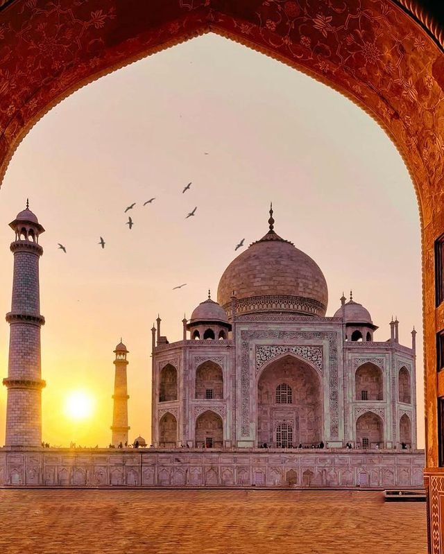 Taj Mahal and Agra City Overnight Tour from Delhi